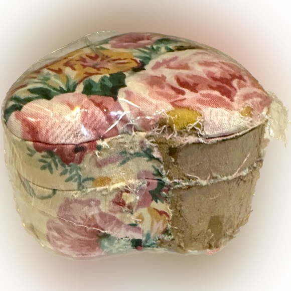 VTG 80’s PADDED VICTORIAN ROSE HEART BOX FLAWED CREAM PIINK GREEN VALENTINE LOVE - Picture 2 of 8